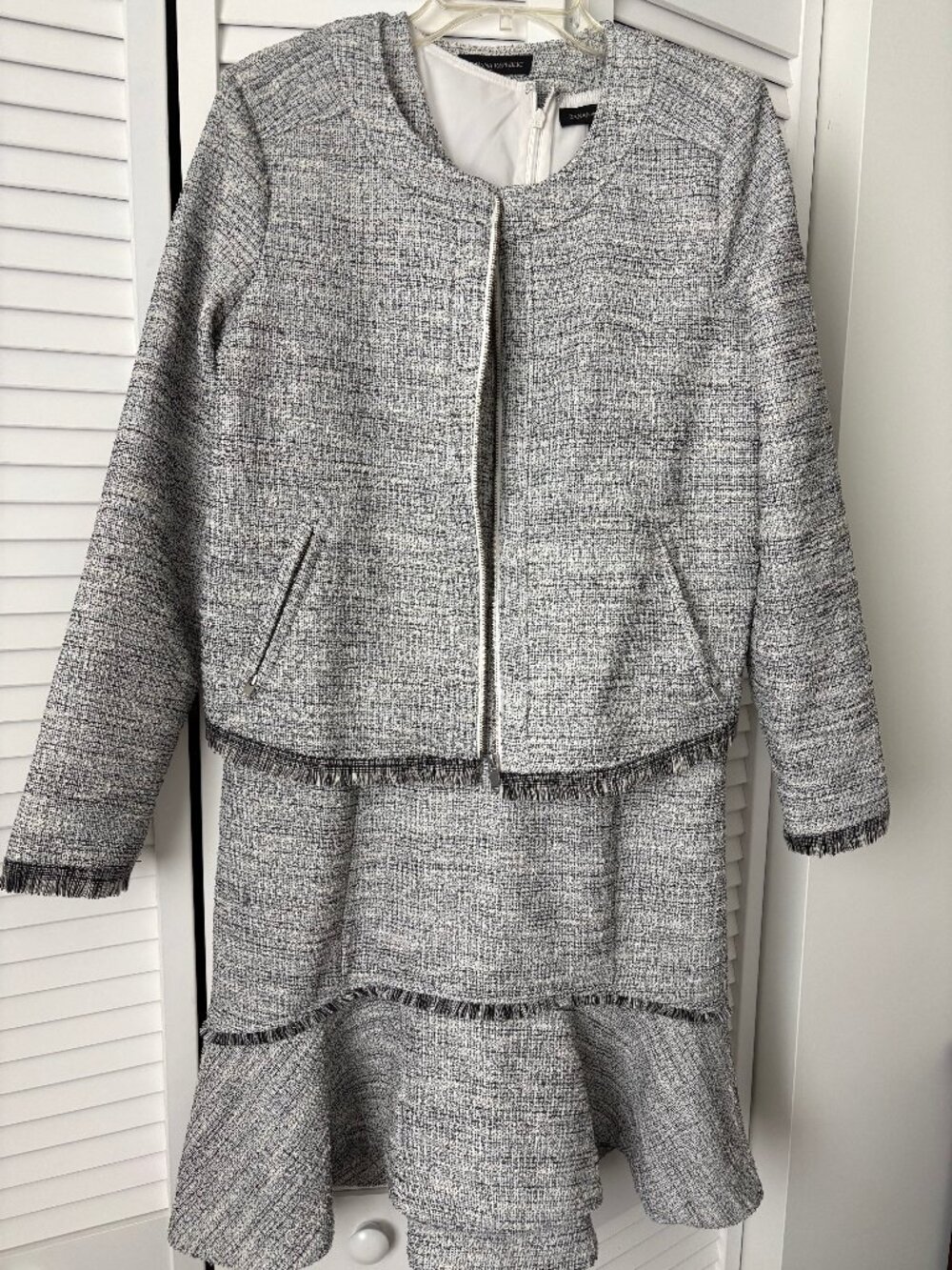 SET Of Dress & Jacket - Banana Republic -Tweed Sleeveless Dress - Grey - Size 12